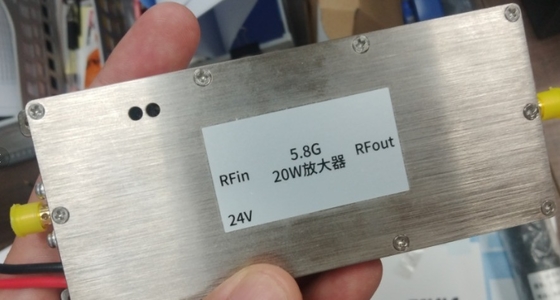 2Amplificador de señal de drones de.4GHz Extensor de rango de 20W Ganancia de transmisión alta